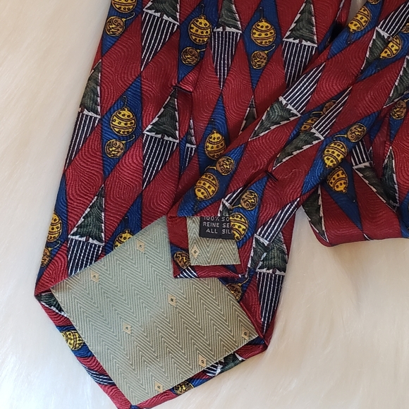 XYC Inc Red Silk Neck Tie - Picture 4 of 5